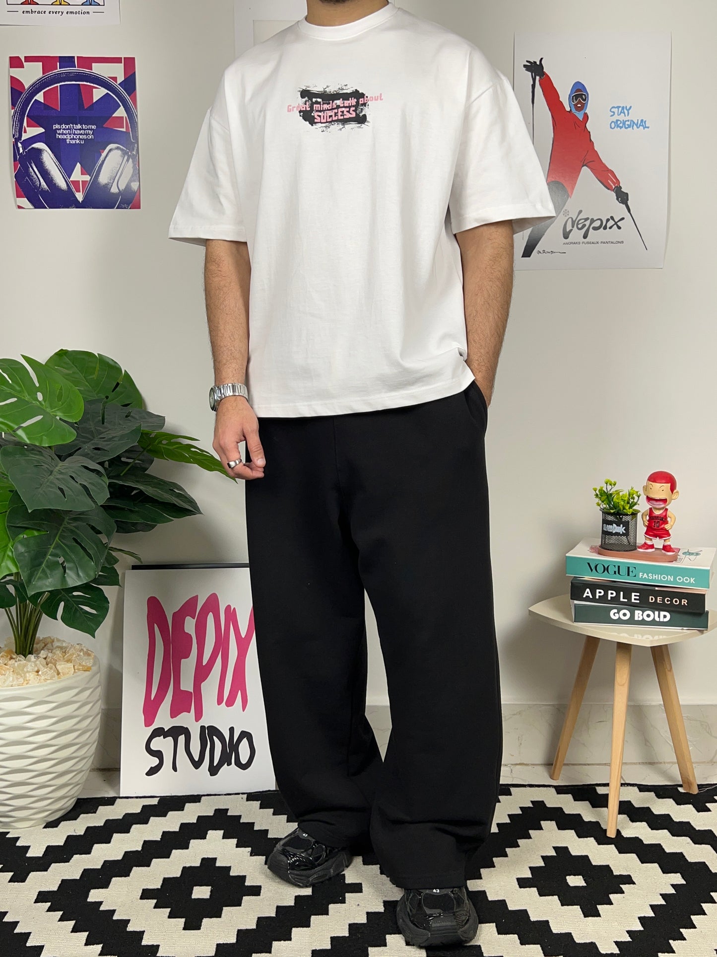 Black- baggy sweatpants