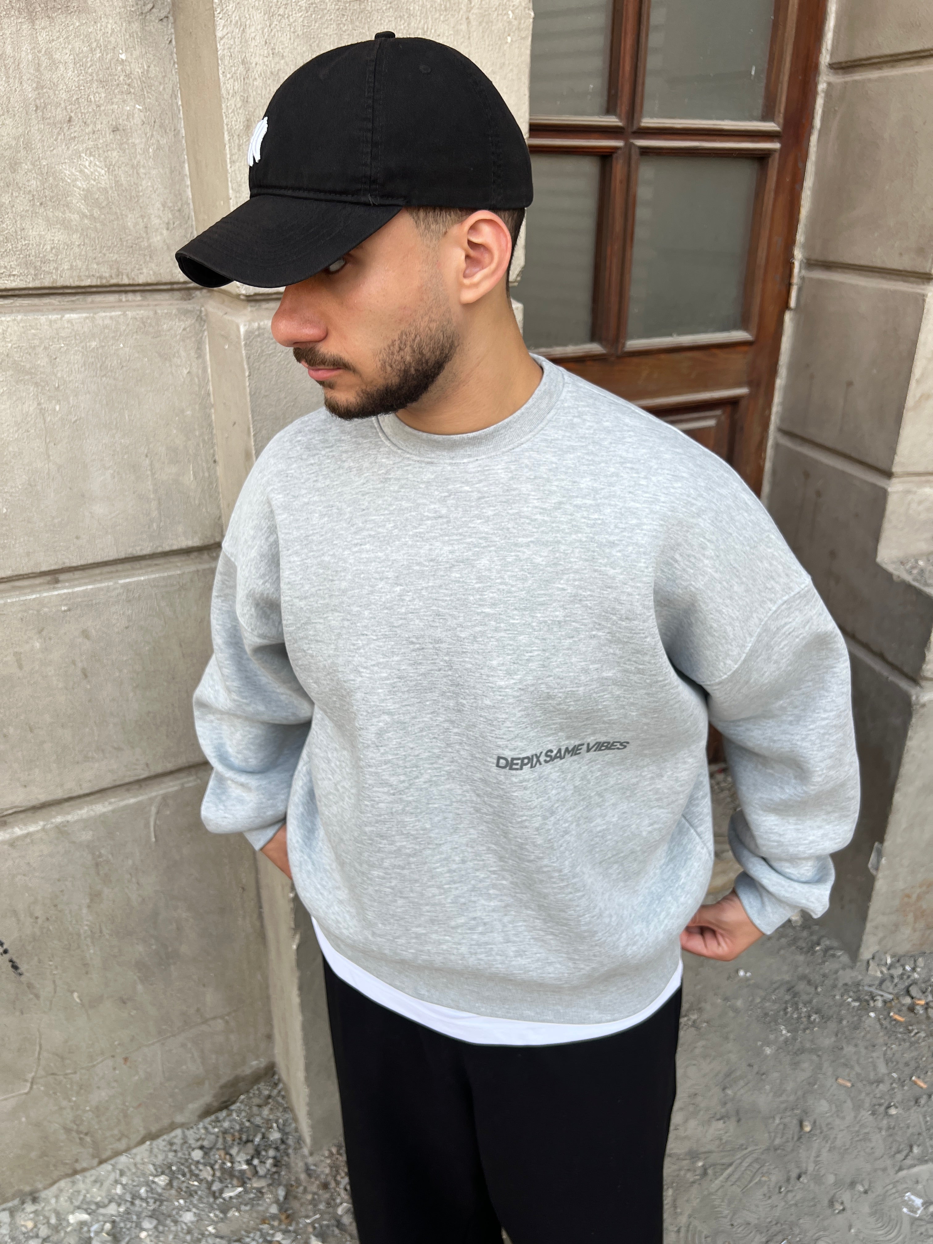 Trust Vibes Light gray Crew neck