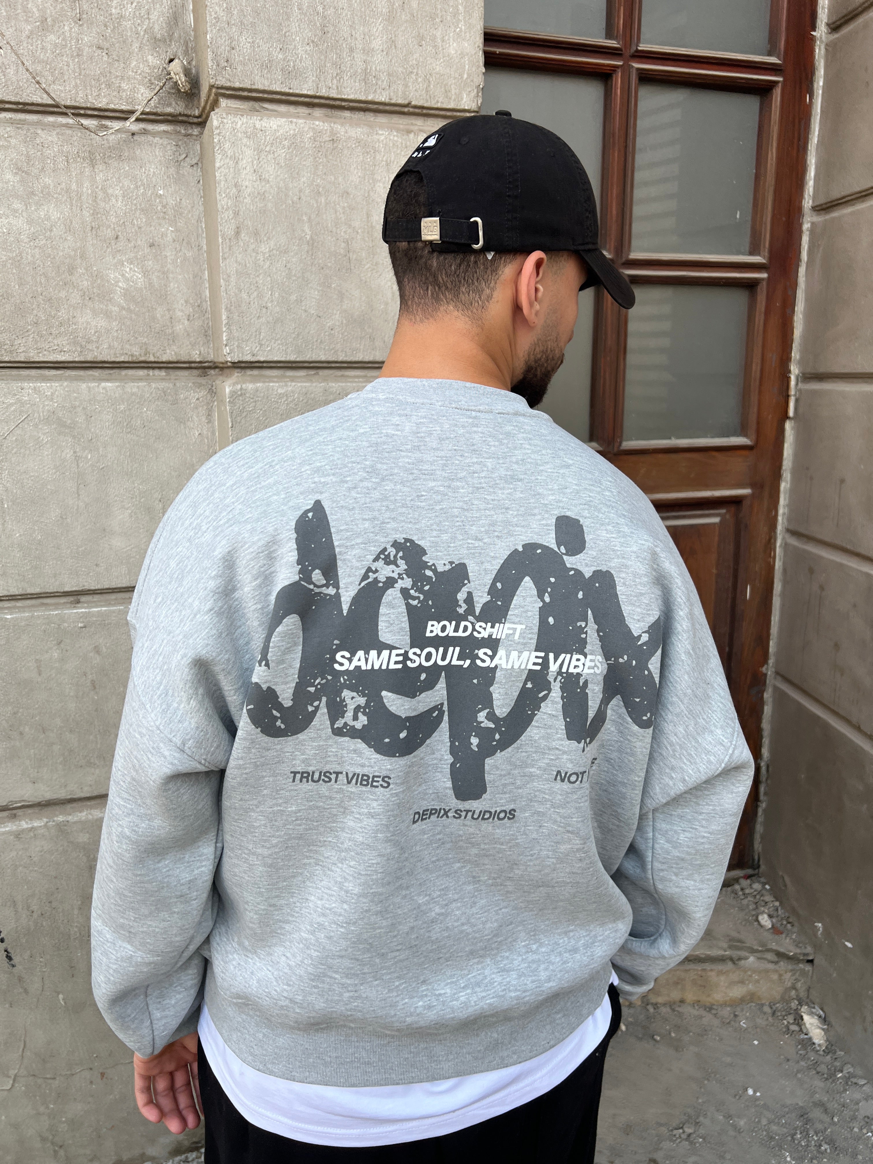 Trust Vibes Light gray Crew neck