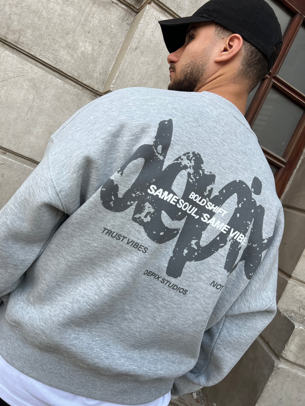 Trust Vibes Light gray Crew neck