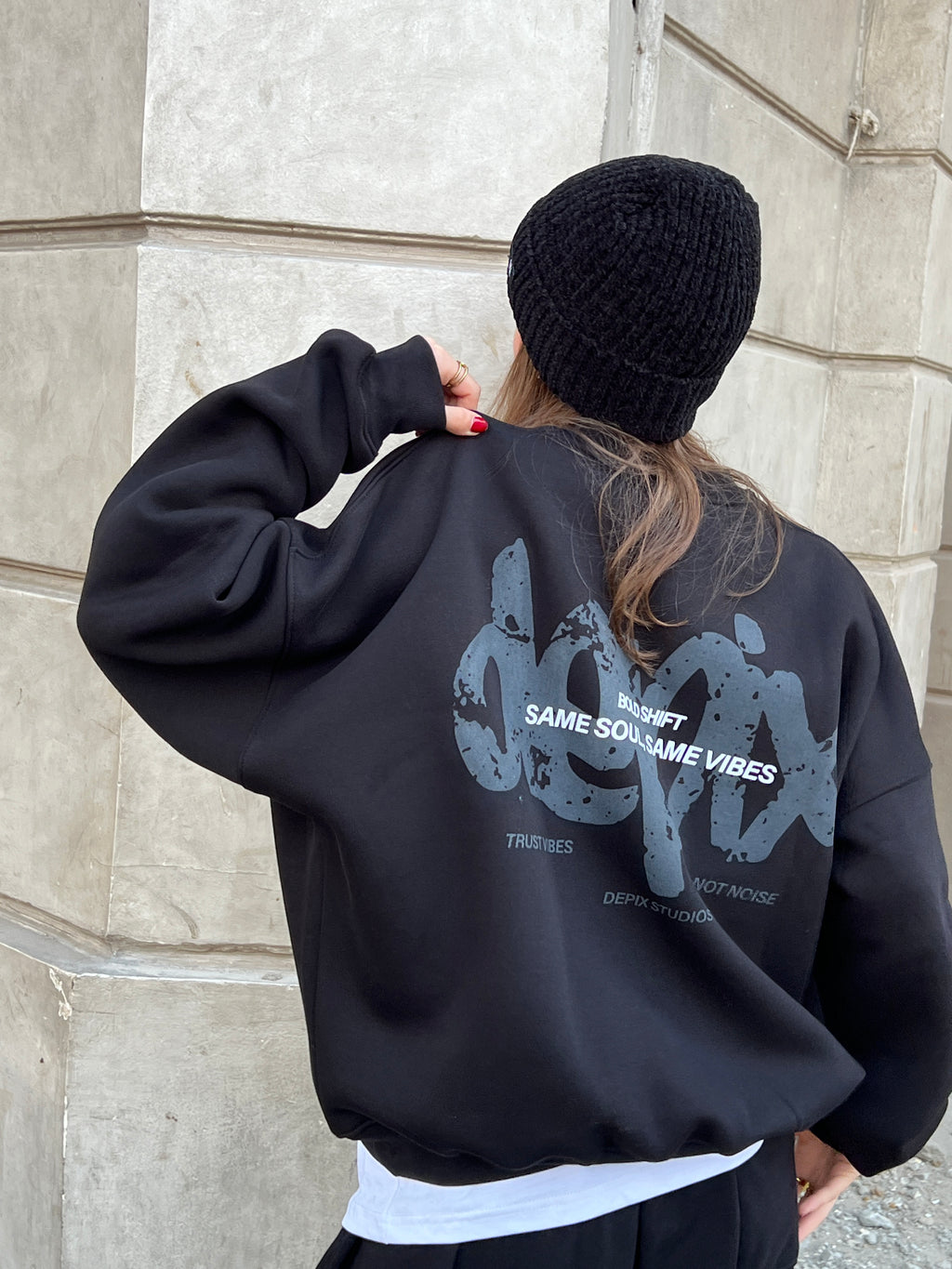 Trust Vibes Black Crew neck